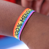 Armband 100% MENSCH Regenbogen (5er-Pack)