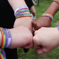 Armband 100% MENSCH Regenbogen (5er-Pack)